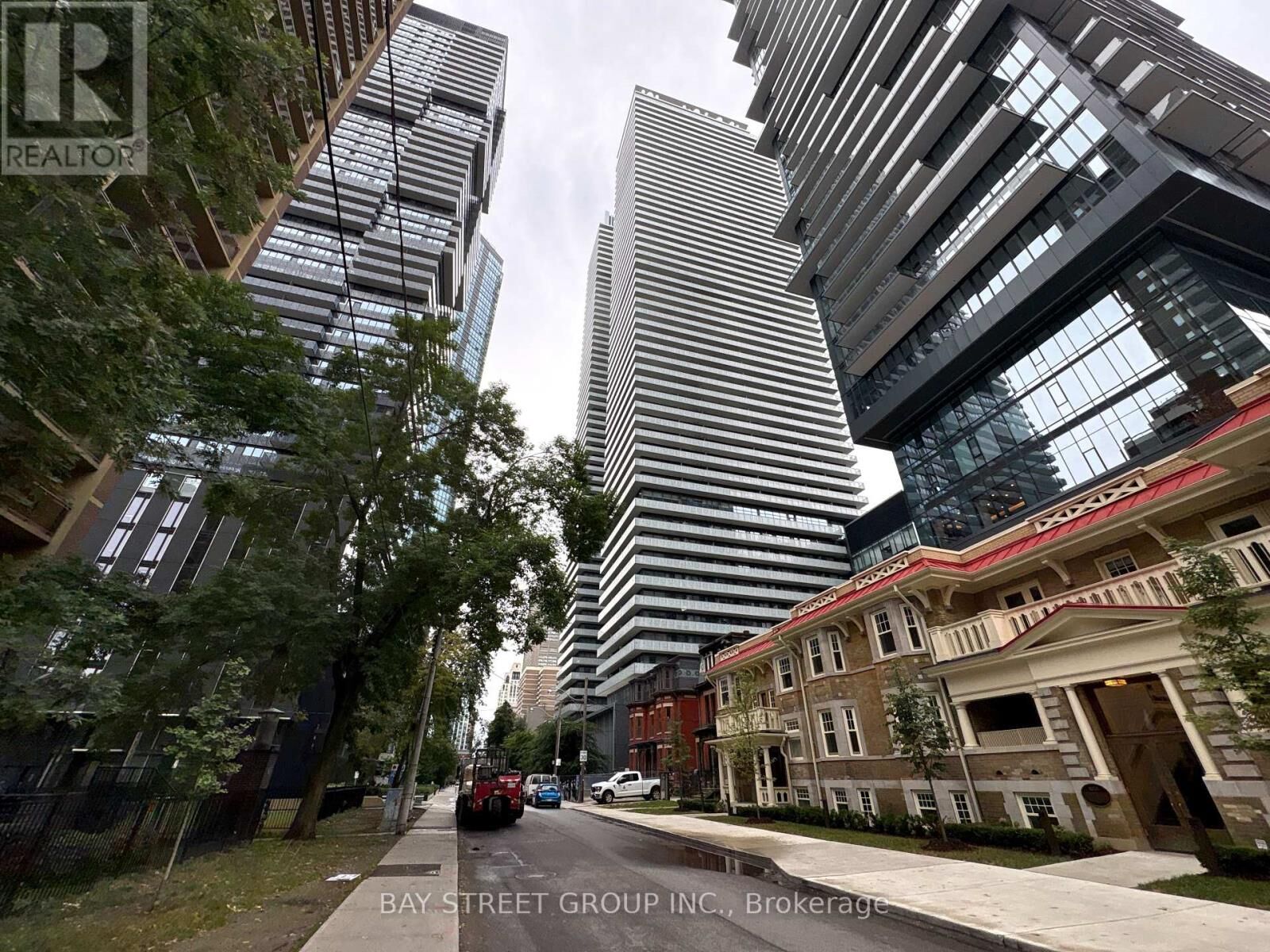 Property Photo: 50 Charles Street East 2710 ON M4G 0A7