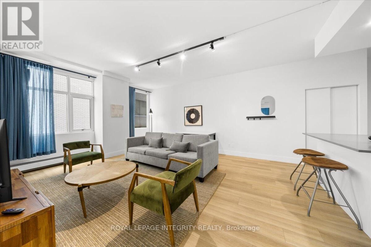 Property Photo:  161 Laurier Avenue West 1311  ON K1P 5J2 