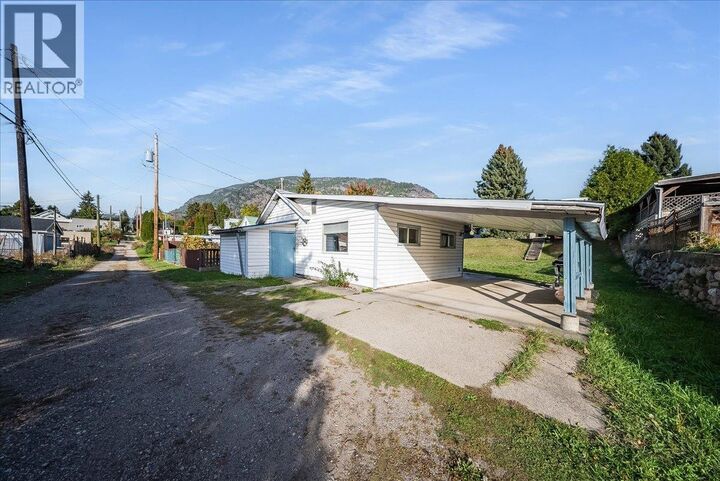 Property Photo:  526 8th Avenue  BC V1N 1N6 