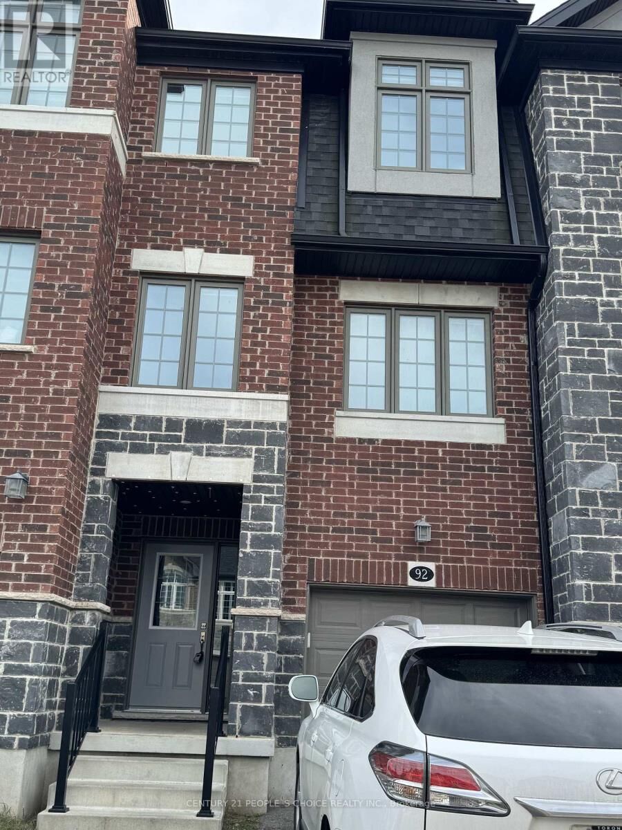 Property Photo: 92 Monarch Woods Drive ON N2P 0K1
