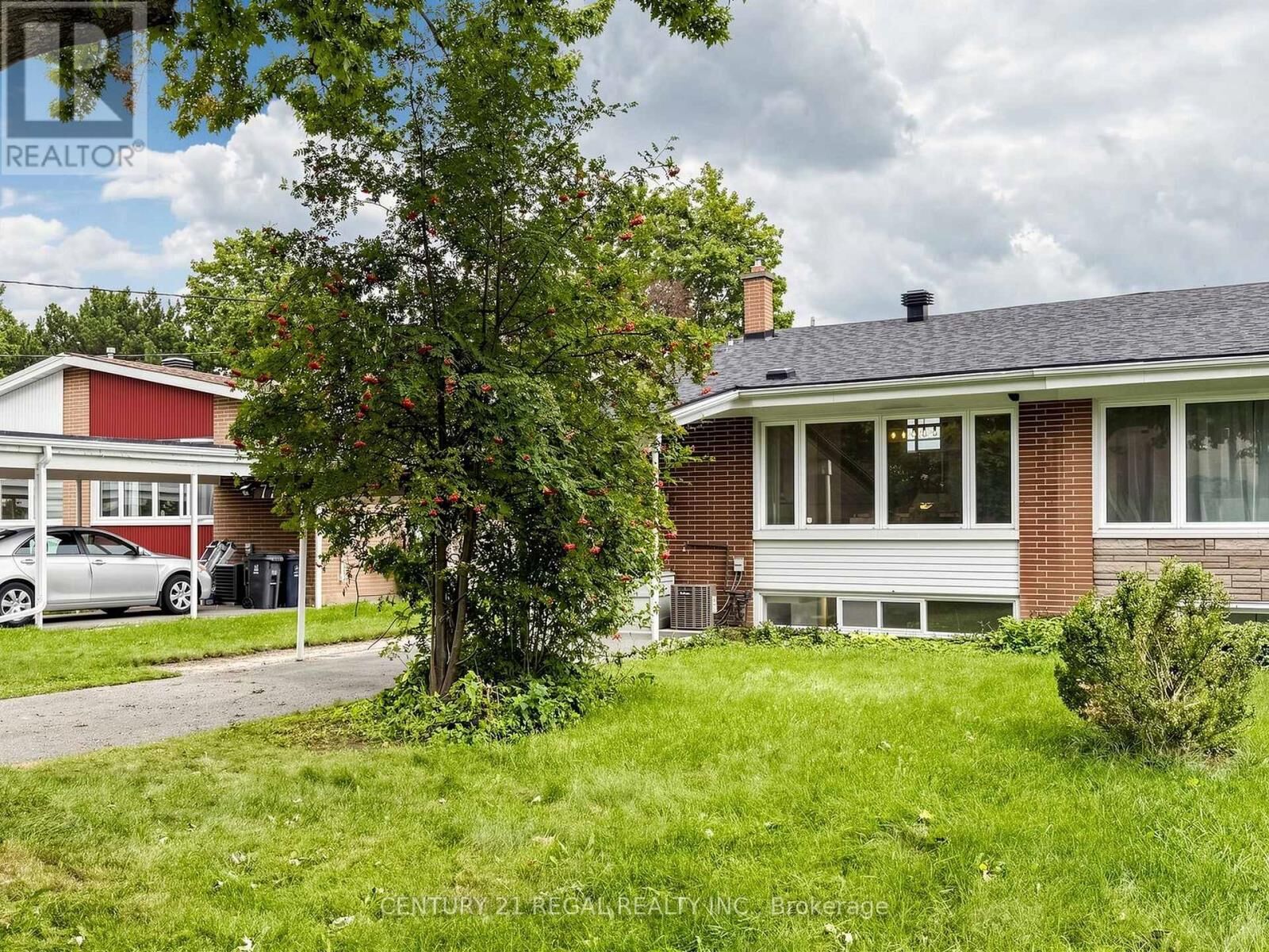 Property Photo:  77 Billington Crescent  ON M3A 2G7 