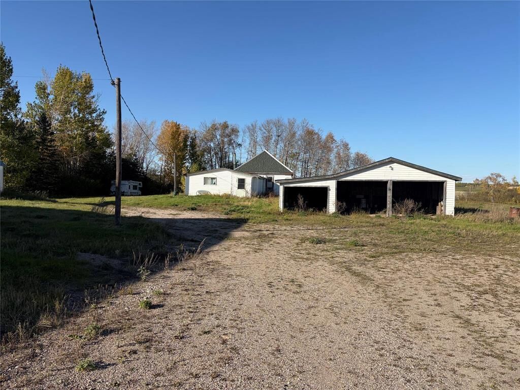 Property Photo:  83066 Road 106 Road West  MB R0J 1E0 