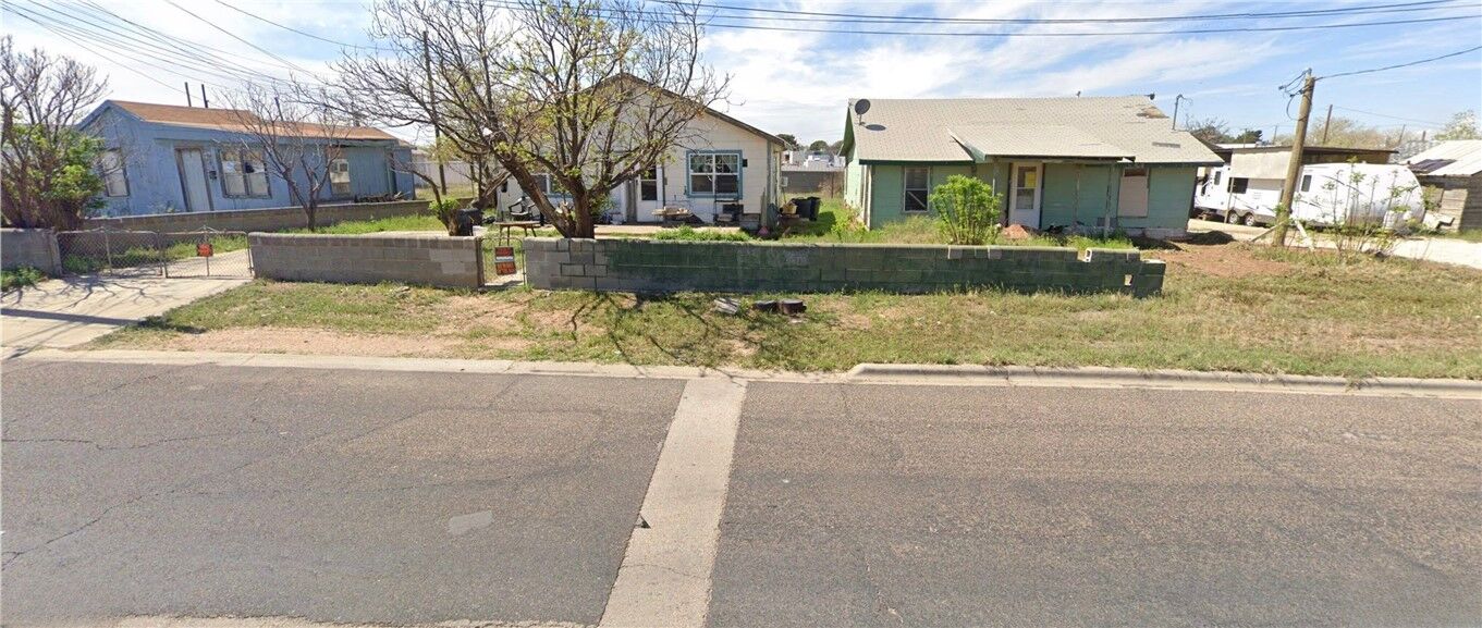 Property Photo: 930-928 S Jackson Avenue TX 79761