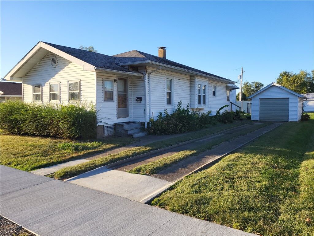 Property Photo: 404 Saint Louis Avenue IL 62401