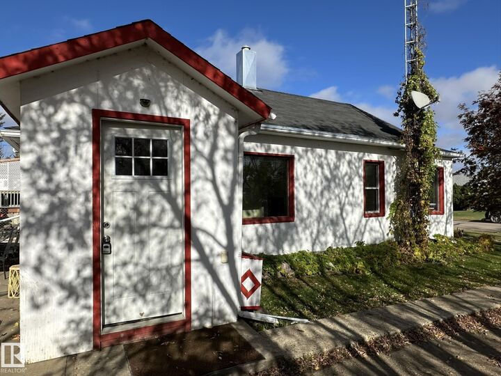 Property Photo:  4522 51 Street  AB T0A 3C0 