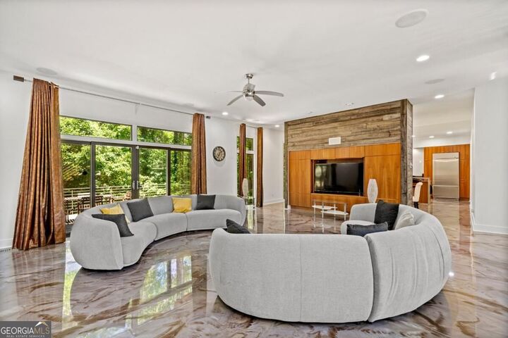 Property Photo:  643 Larchmont Circle NW  GA 30318 