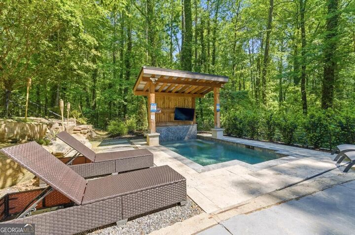 Property Photo:  643 Larchmont Circle NW  GA 30318 