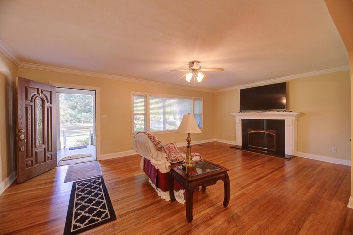 Property Photo: 6815 Longview Road TN 37421
