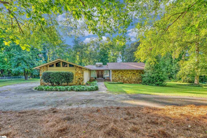 Property Photo:  307 Seven Oaks Lane  SC 29301 