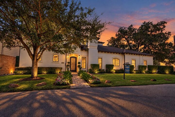 Property Photo:  1202 Gross Street  TX 77019 