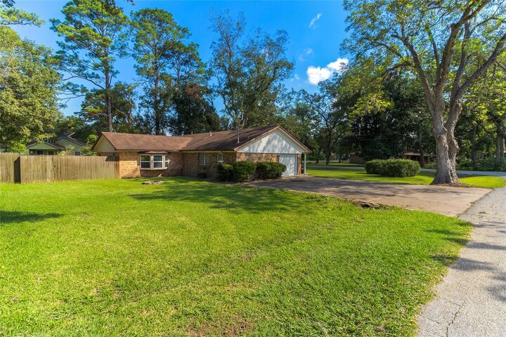 Property Photo:  404 S 14th Street  TX 77486 