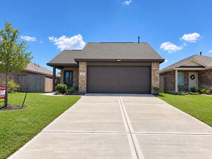 Property Photo: 3107 Savannah Rose Drive TX 77515