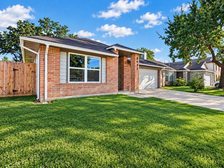 Property Photo:  2031 Hickory Glen Drive  TX 77489 