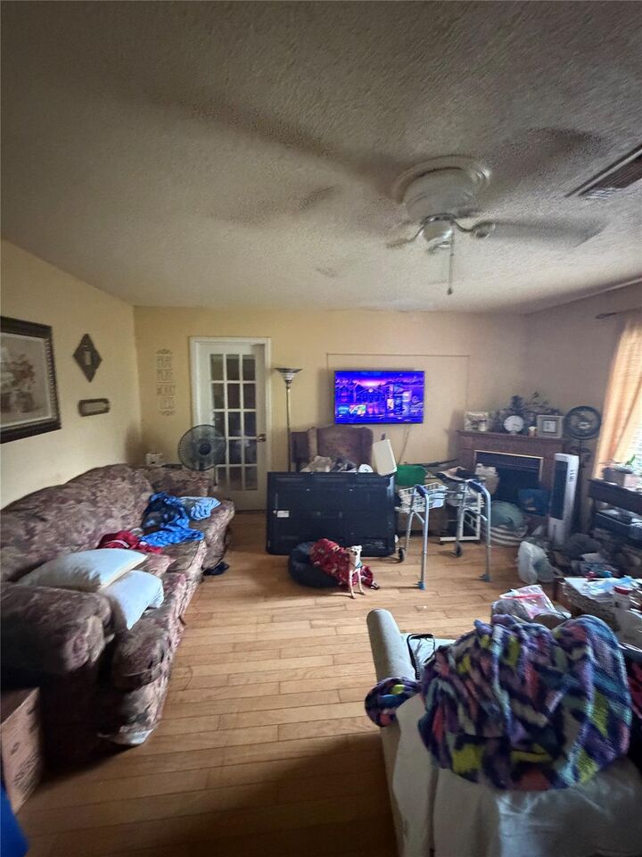 Property Photo:  1014 Delesandri Lane  TX 77565 
