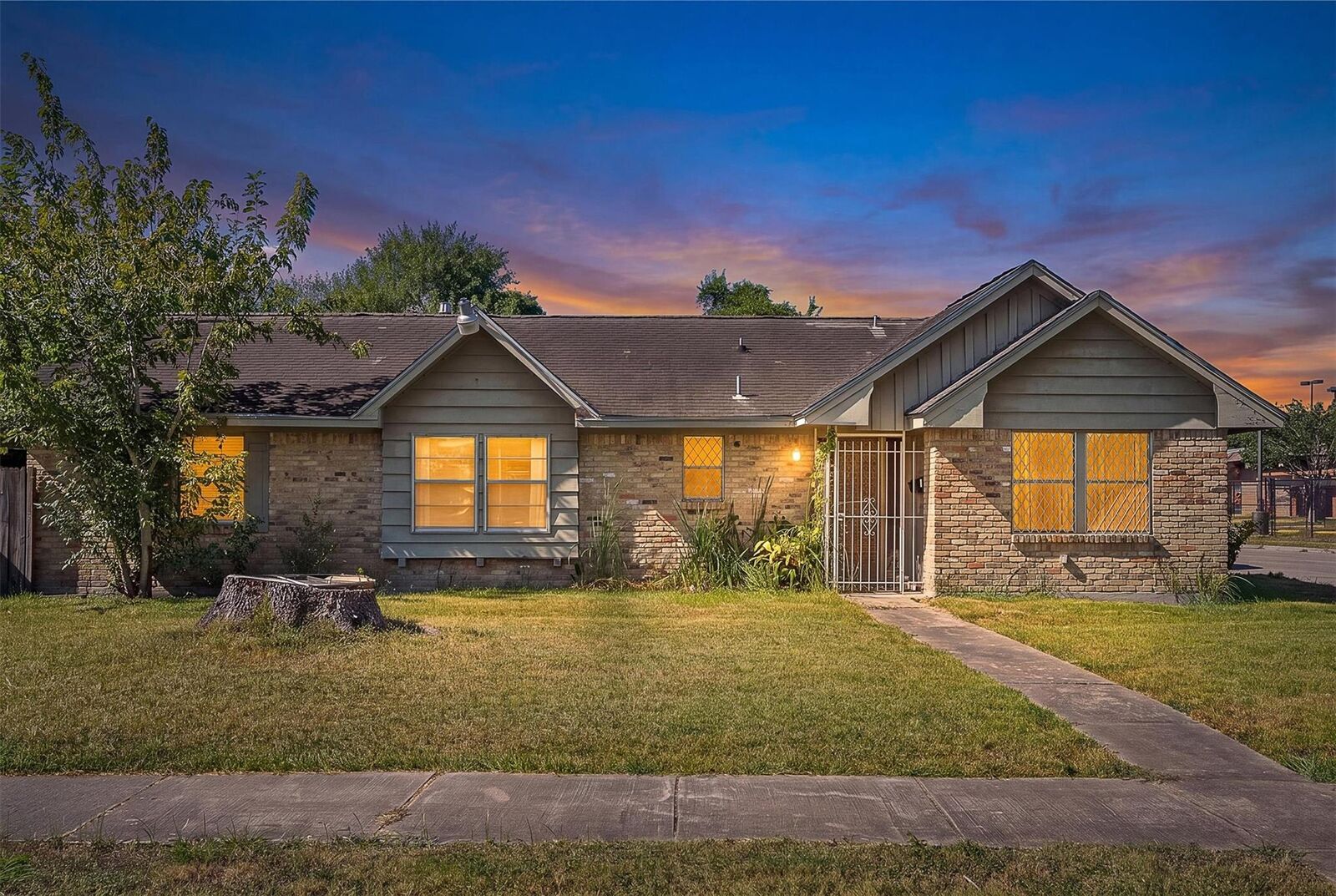 Property Photo:  4018 Wuthering Heights Drive  TX 77045 