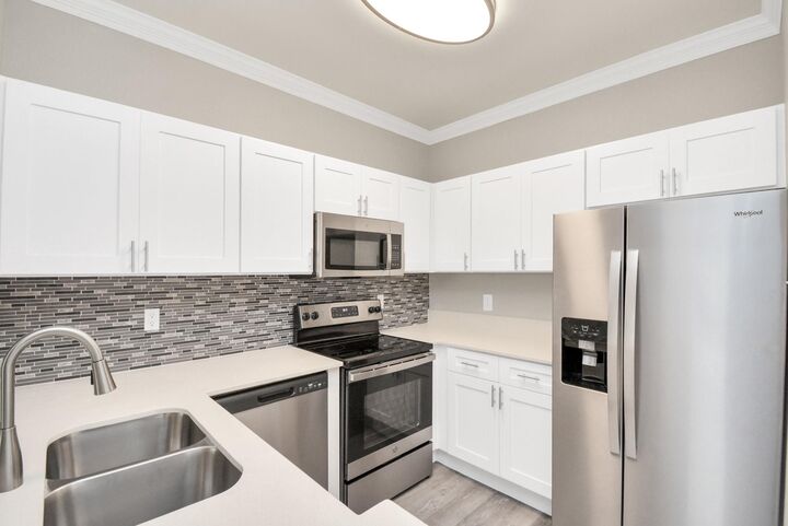 Property Photo: 2222 Maroneal Street 0521 TX 77030