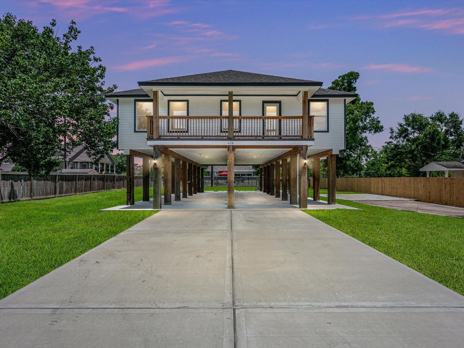 Property Photo:  628 Oakdale Street  TX 77571 