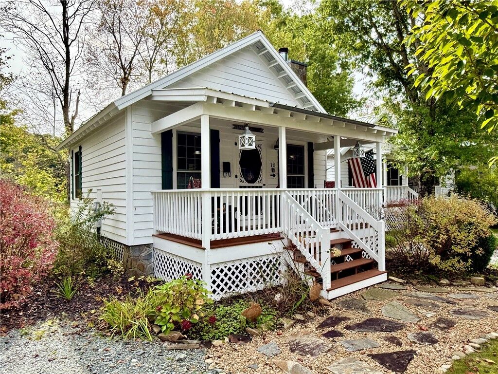 Property Photo:  16 Fish Camp Circle  NC 28657 