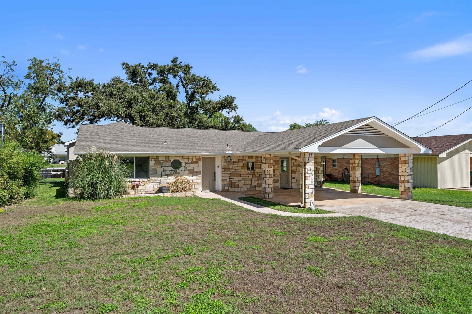 Property Photo: 102 Flamingo Circle TX 78654-8255