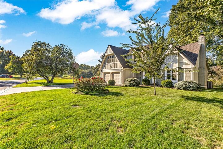 Property Photo: 3806 Beechwood Drive MO 64064
