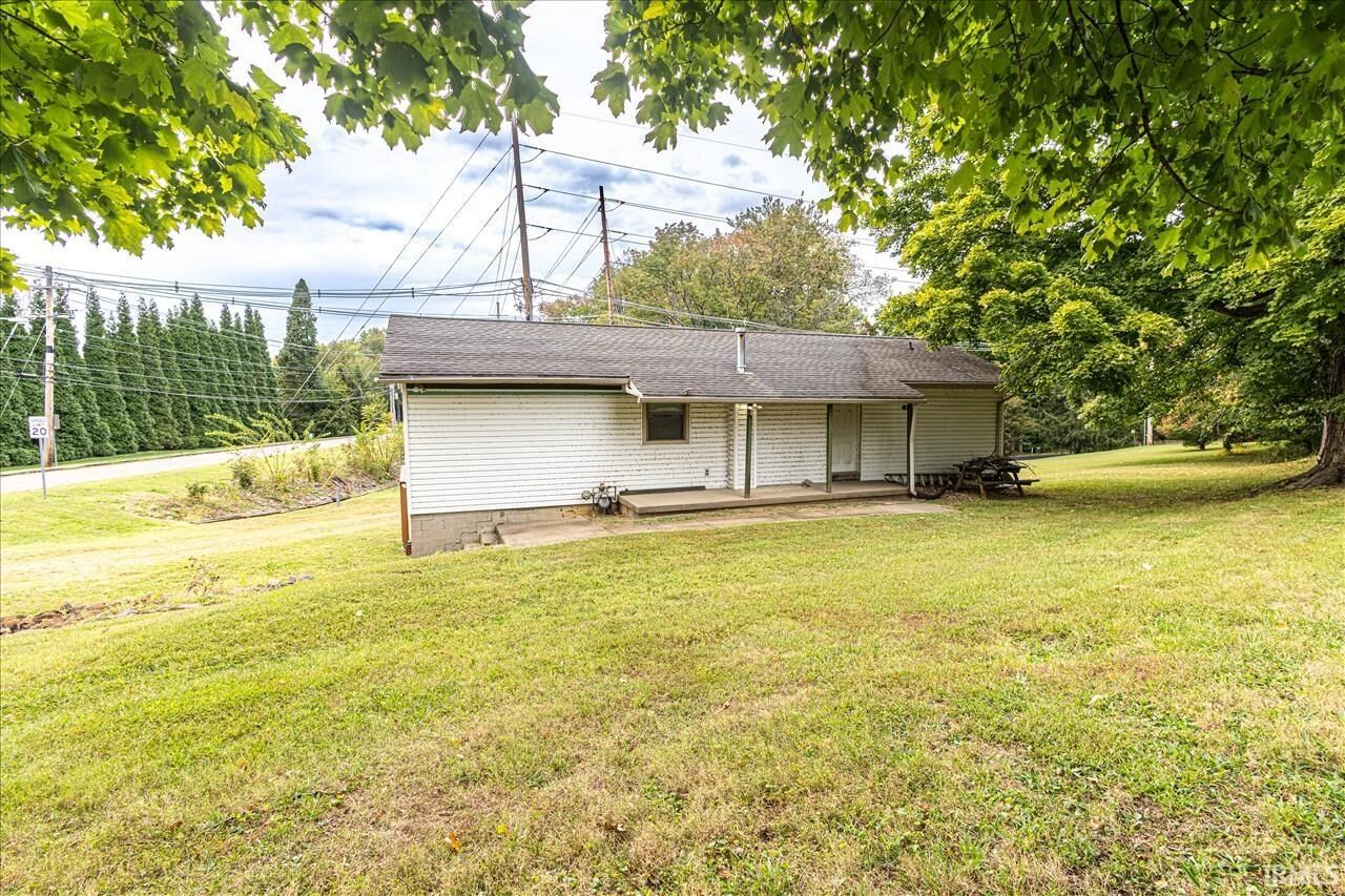 Property Photo:  948 Outer Gray Street  IN 47630 