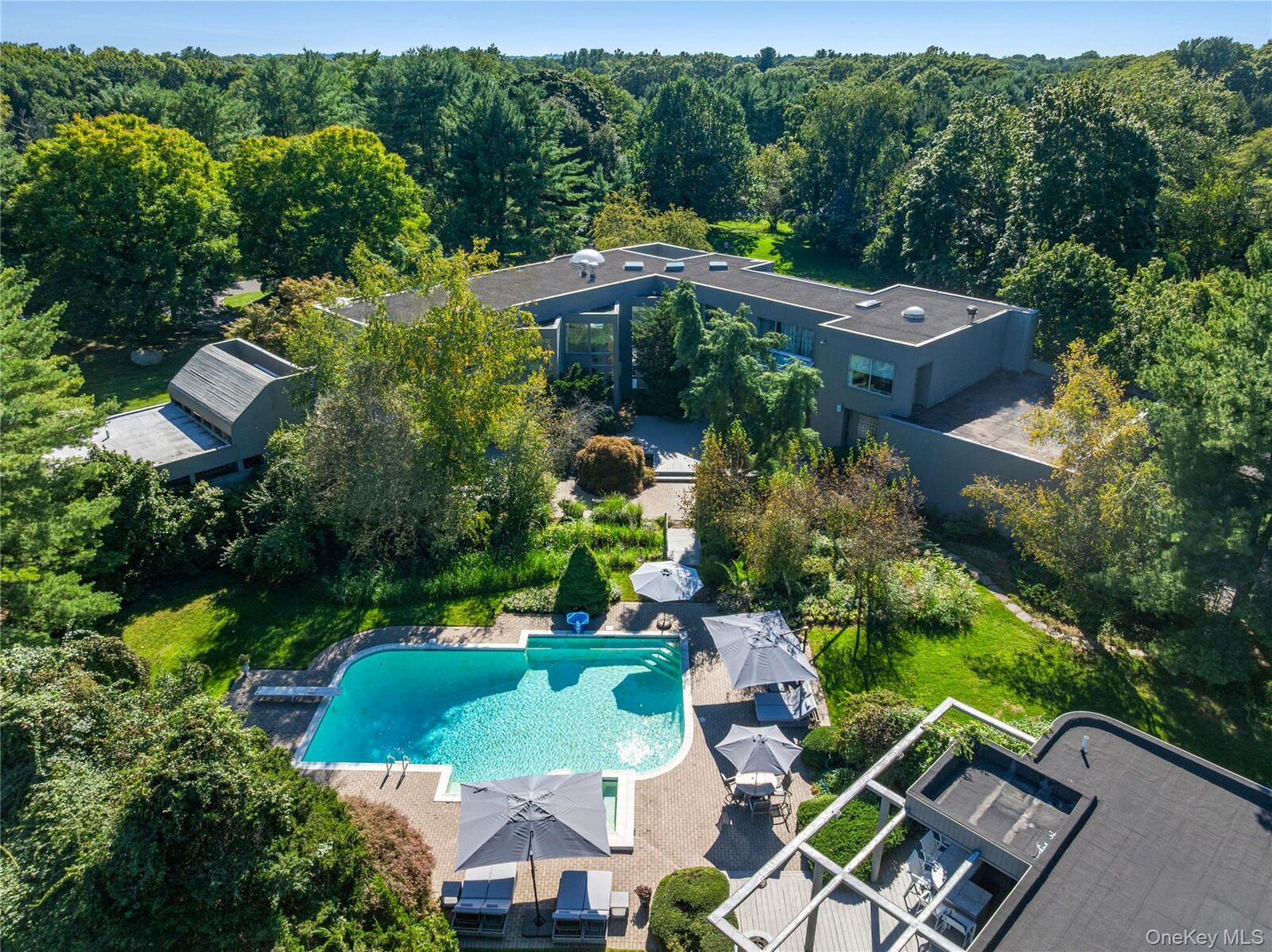 Property Photo:  18 Chestnut Hill Drive  NY 11771 