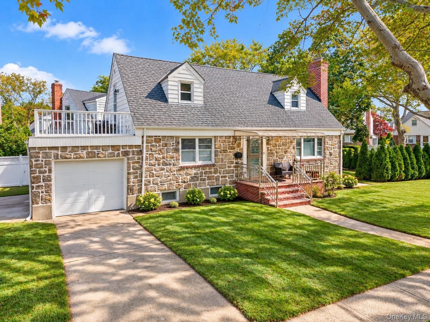Property Photo:  471 Beech Street  NY 11040 