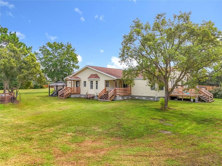 Property Photo: 21320 Paradise Way FL 32736