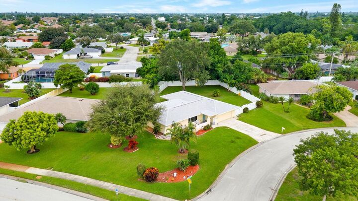 Property Photo: 6806 21st Avenue Terrace W FL 34209