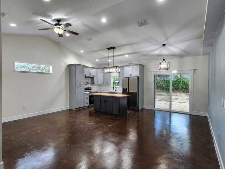 Property Photo:  
