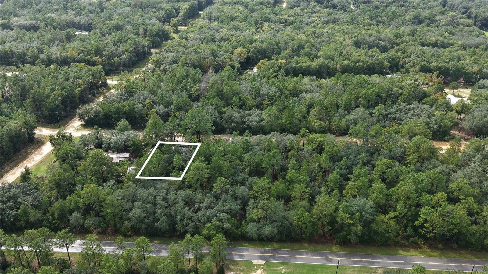 Property Photo: 604 Del Monaco Ave FL 32148