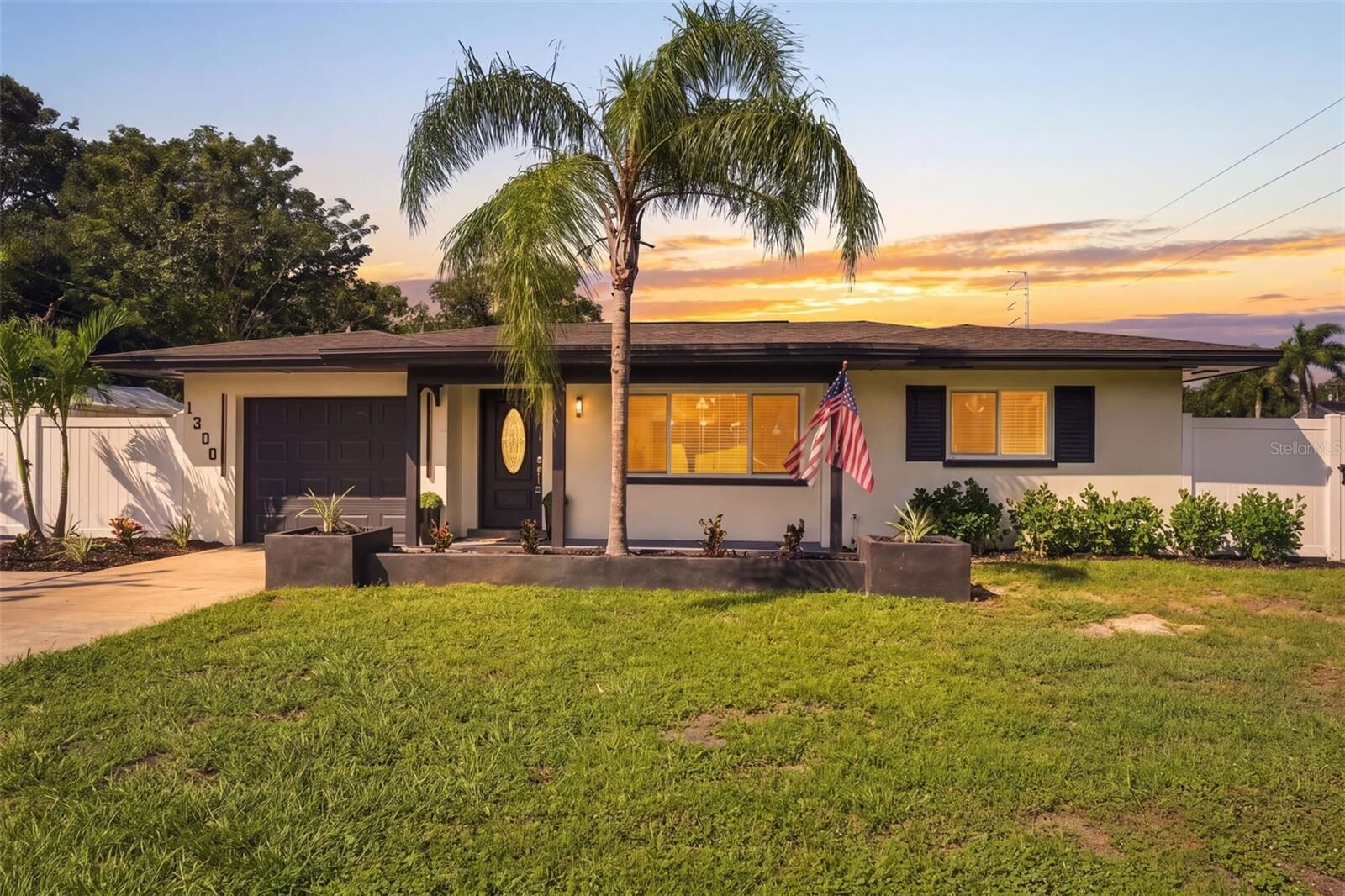 Property Photo:  1300 S Hillcrest Avenue  FL 33756 