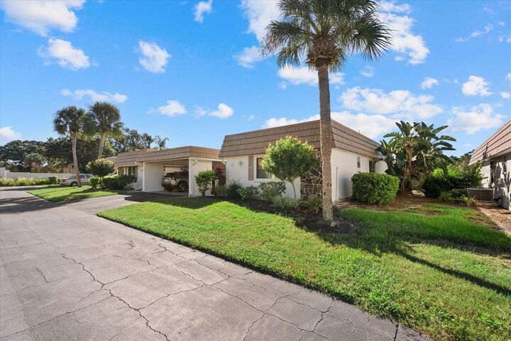 Property Photo: 2320 Aquabluff Place V274 FL 34231