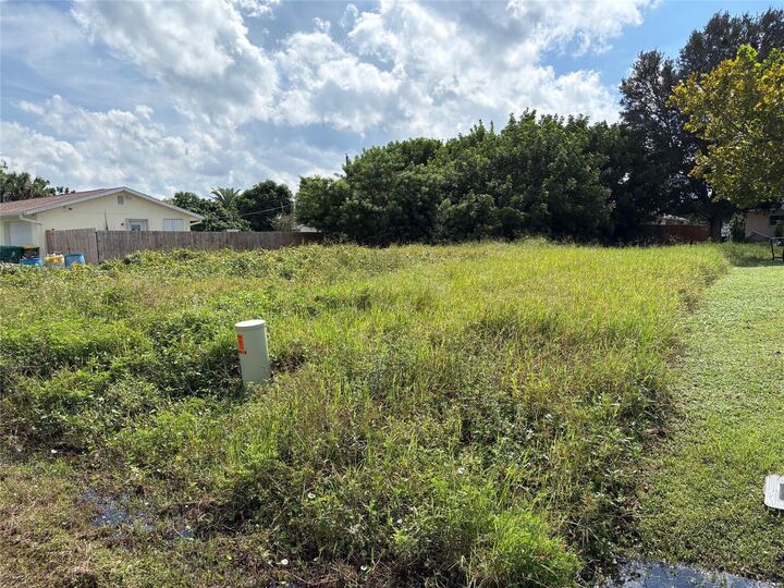 Property Photo: 567 Lakehurst Avenue NW FL 33952