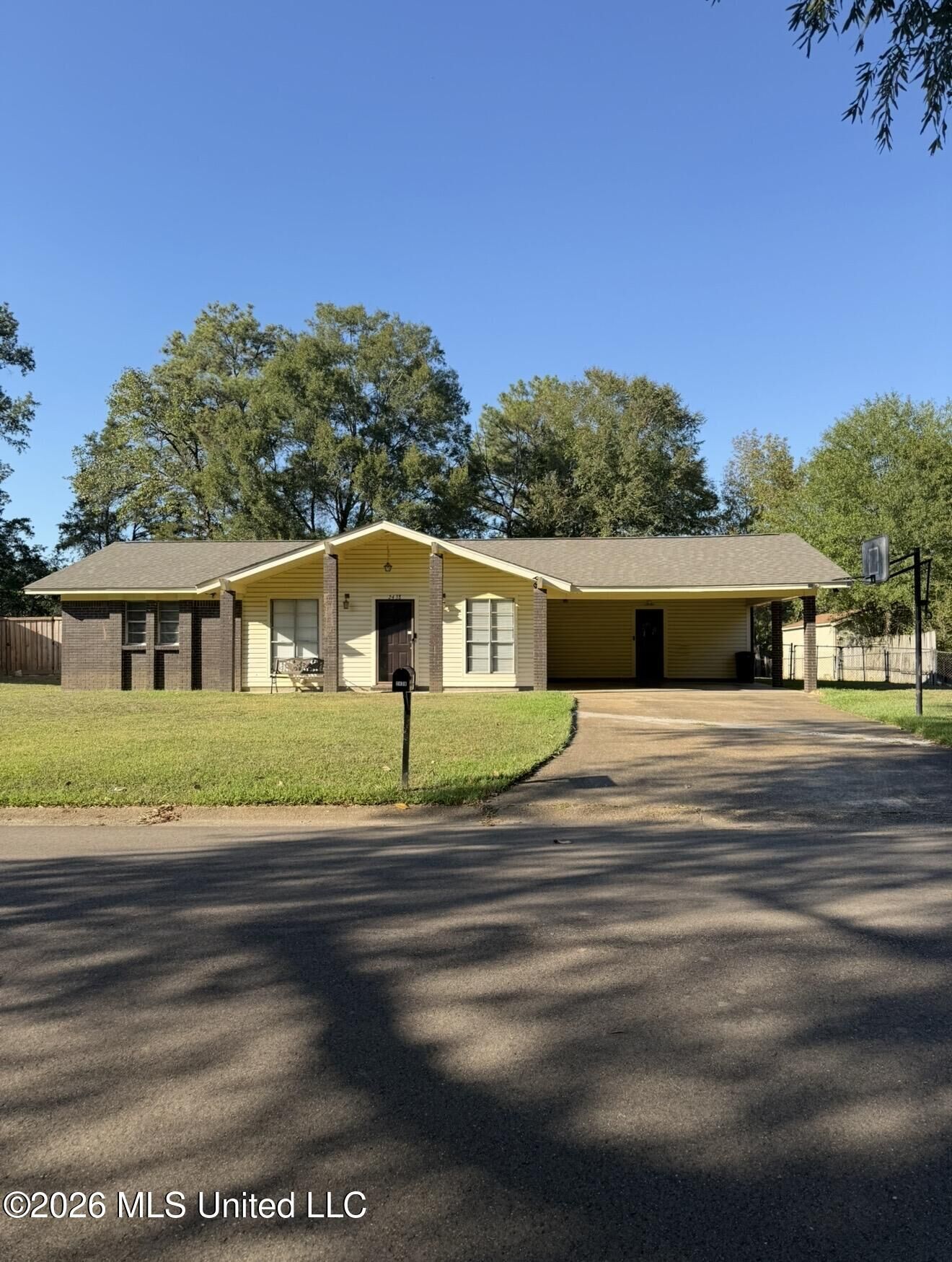 Property Photo:  2438 Upper Drive  MS 39208 