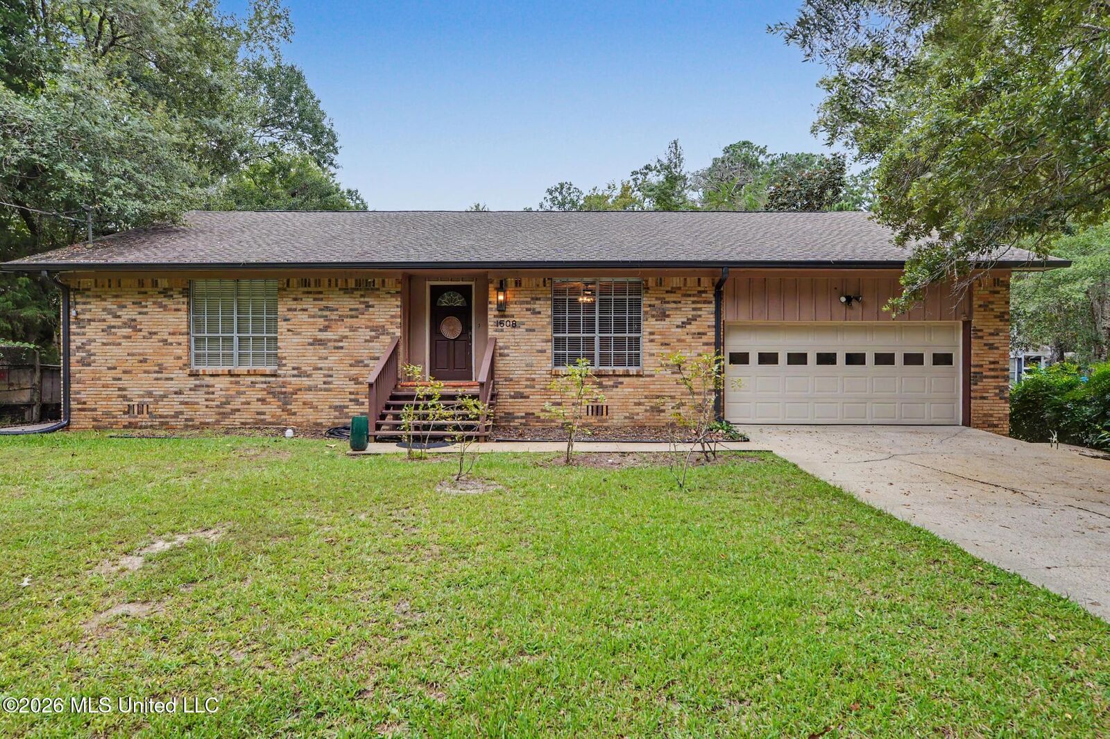Property Photo:  1508 Eagle Circle  MS 39553 