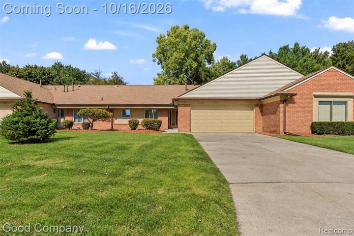 Property Photo:  38557 Palm Meadow Drive  MI 48036 