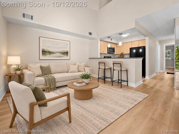 Property Photo:  2872 Davison Avenue  MI 48326 2034 