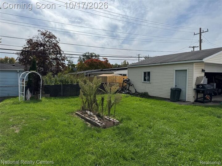 Property Photo:  935 Easley Drive  MI 48186 4879 