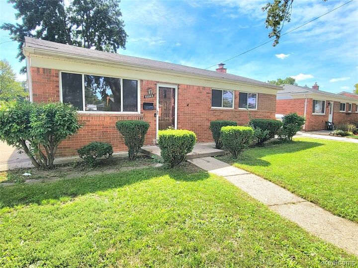 Property Photo:  11348 Jonas Avenue  MI 48089 1016 