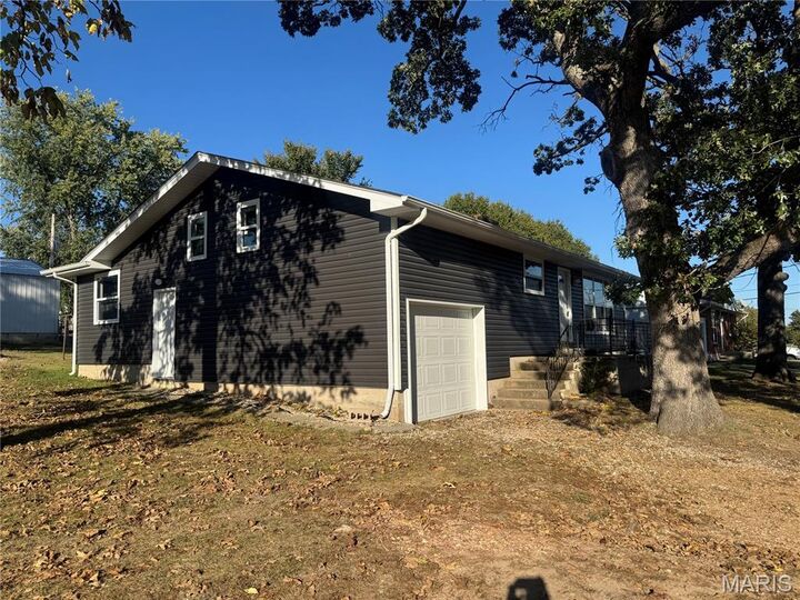 Property Photo:  11 W 6th Street  MO 63037 