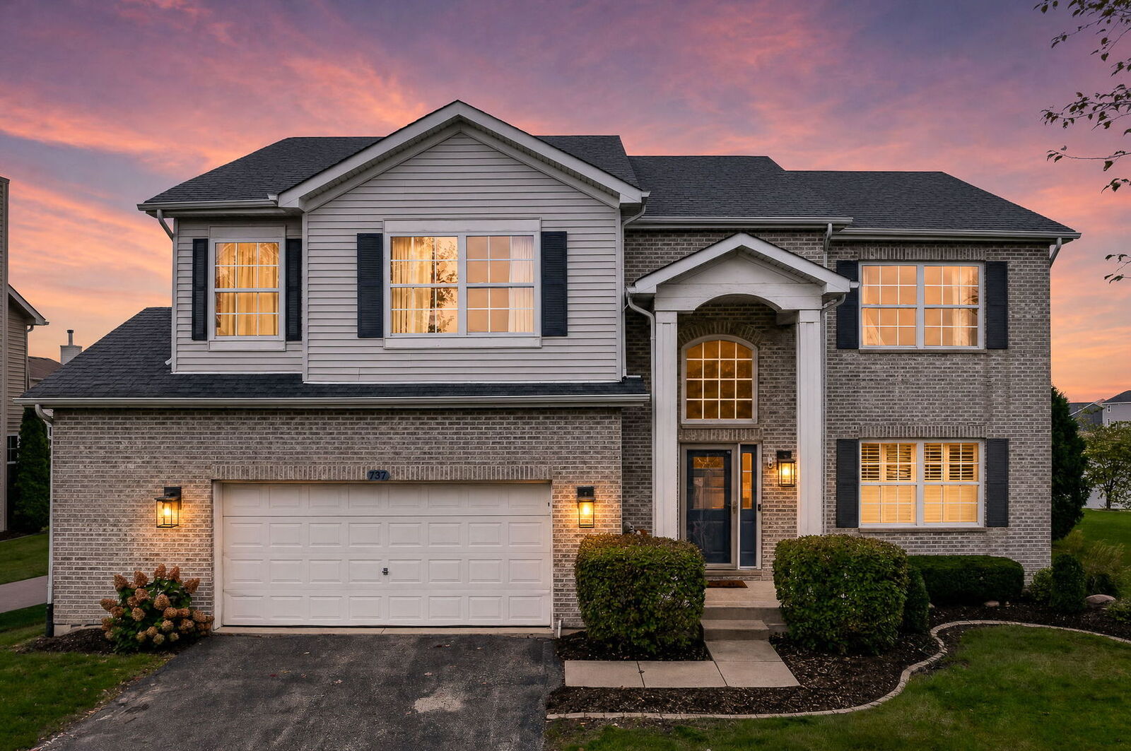 Property Photo: 737 Oakwood Street IL 60447