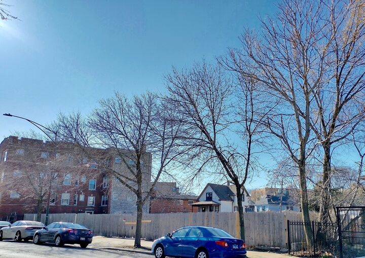 Property Photo:  7240 N Rogers Avenue  IL 60645 