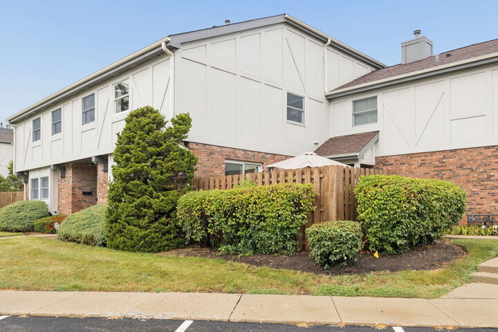 Property Photo: 106 Queens Cove IL 60010