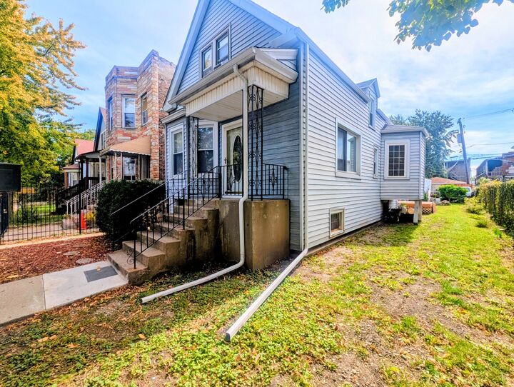 Property Photo: 4355 W Potomac Avenue IL 60651