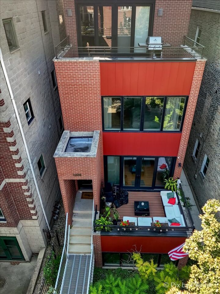 Property Photo: 1308 N Bosworth Avenue 2 IL 60622