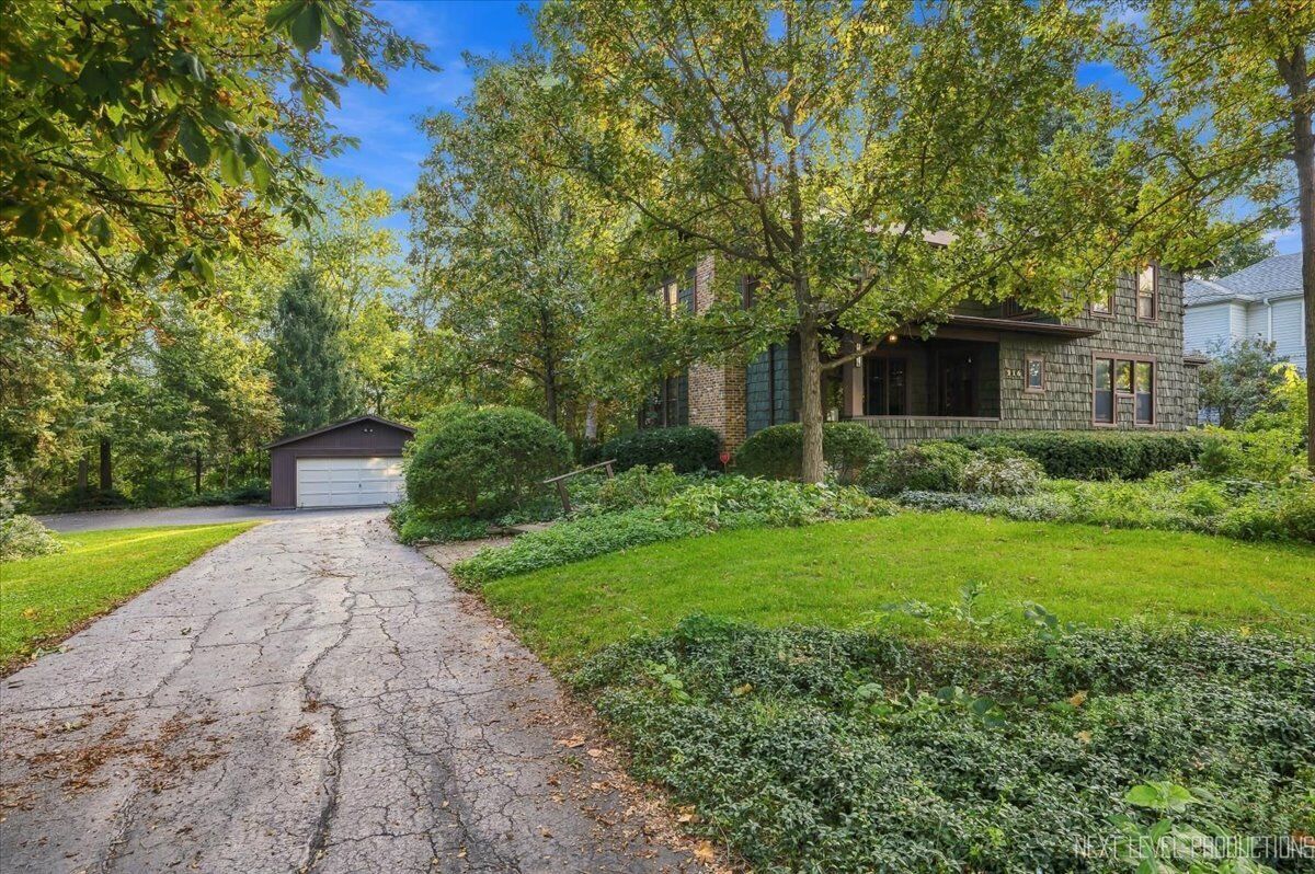Property Photo:  216 N Batavia Avenue  IL 60510 