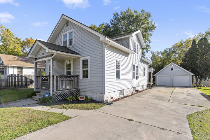 Property Photo: 408 Daisyfield Road IL 61102