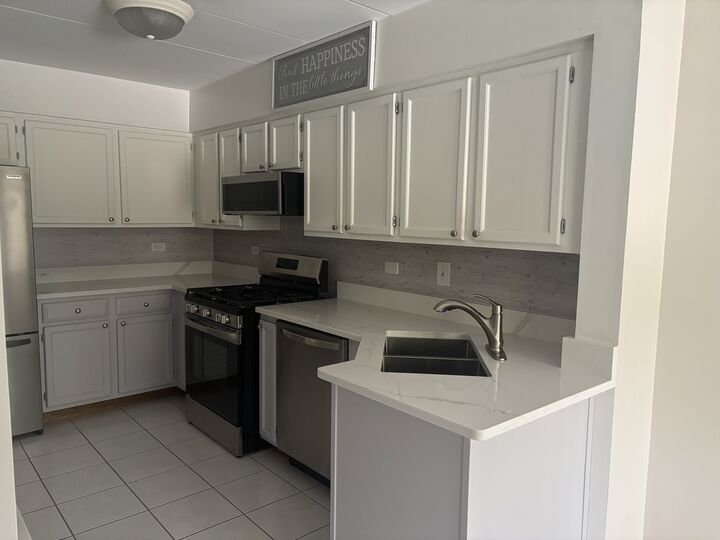 Property Photo: 8805 S 79 Avenue 11 IL 60457