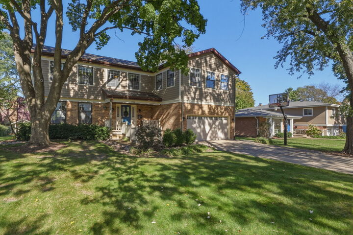 Property Photo: 1708 Cranshire Court IL 60015